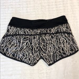 Lululemon Speed shorts size 6